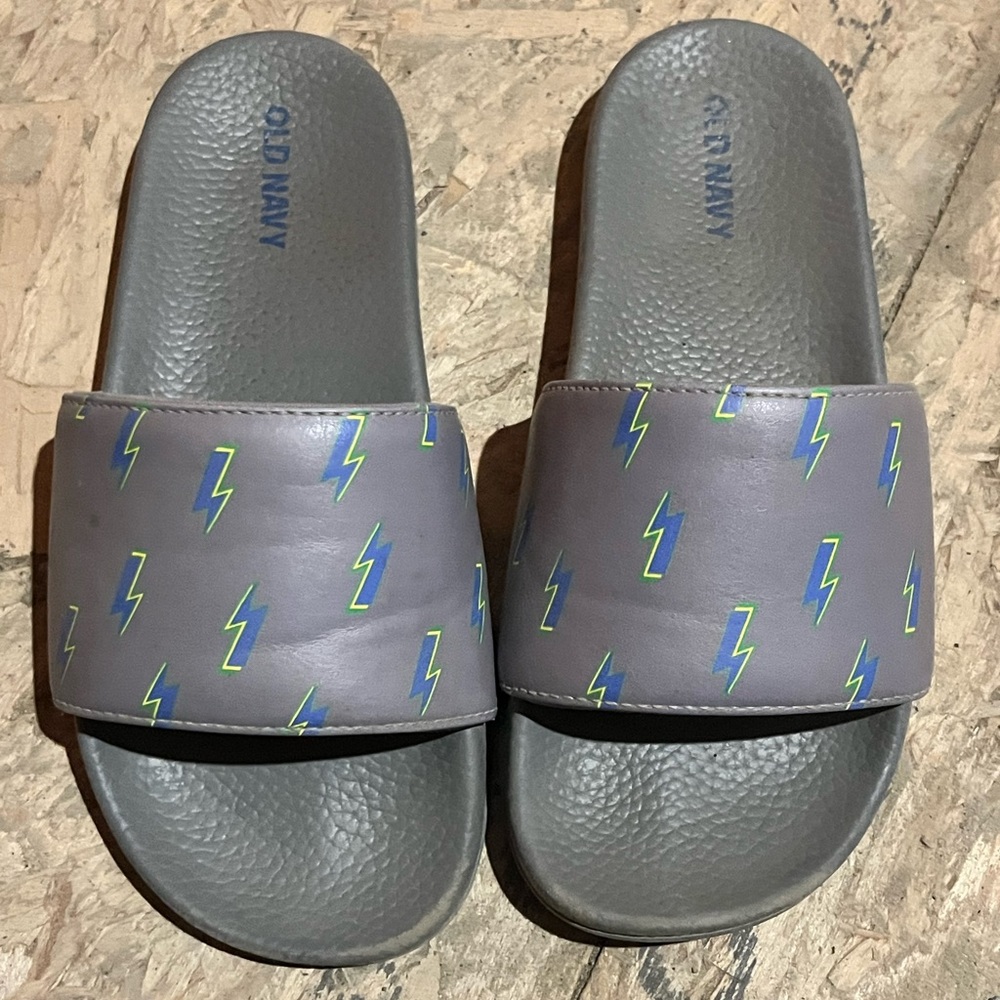 Boys Old Navy Gray Slides with Lightning Pattern- SIZE 1/2